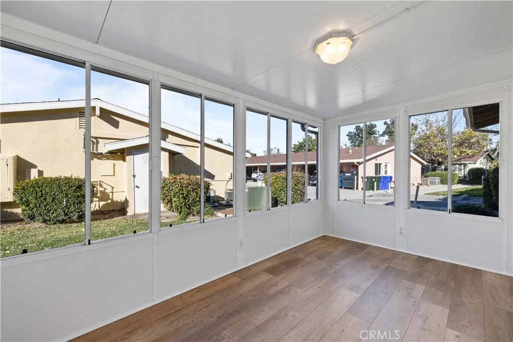 19152 Avenue Of The Oaks B, Newhall, California 91321 home-pic-32