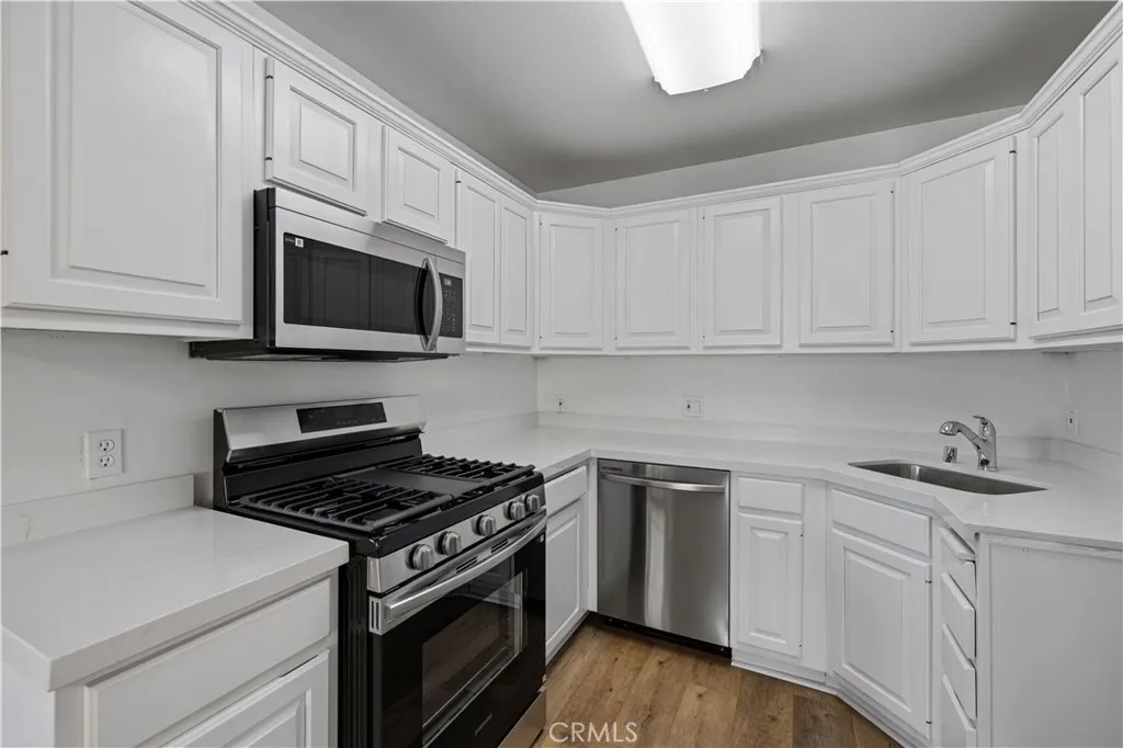19152 Avenue Of The Oaks B, Newhall, California 91321 home-pic-14