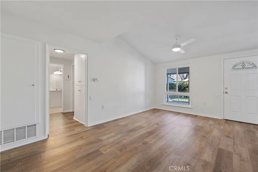 19152 Avenue Of The Oaks B, Newhall, California 91321 home-pic-7
