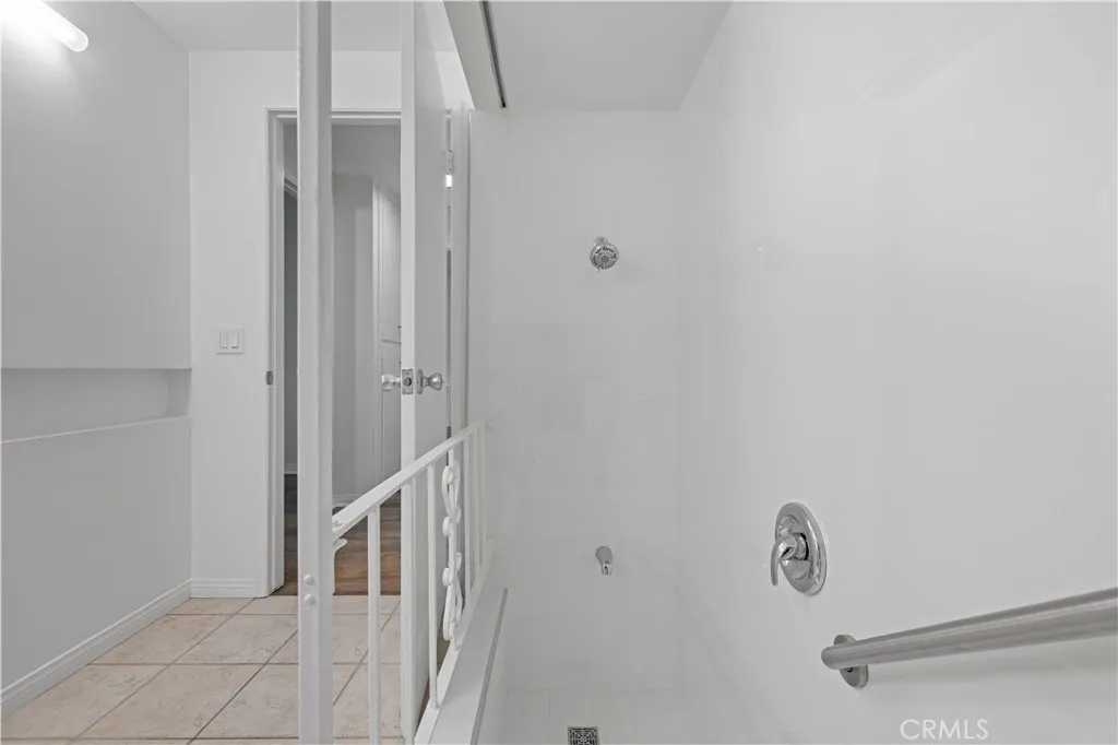 19152 Avenue Of The Oaks B, Newhall, California 91321 home-pic-24