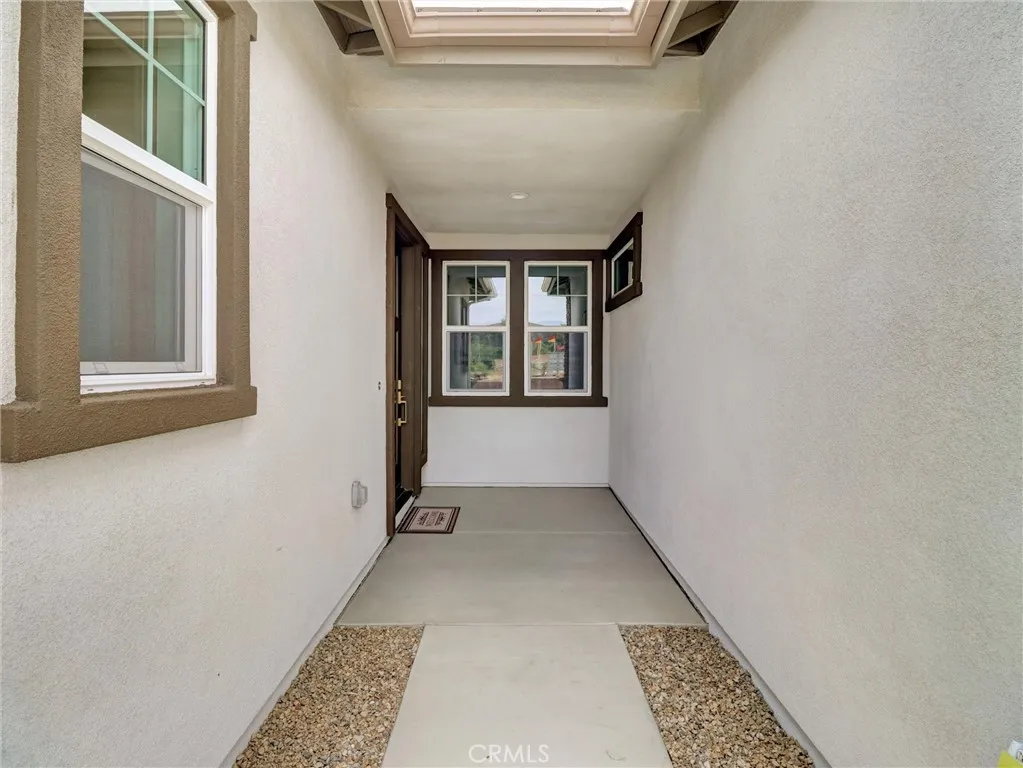 35887 Wildwood Crest Drive, Yucaipa, California 92399 home-pic-2