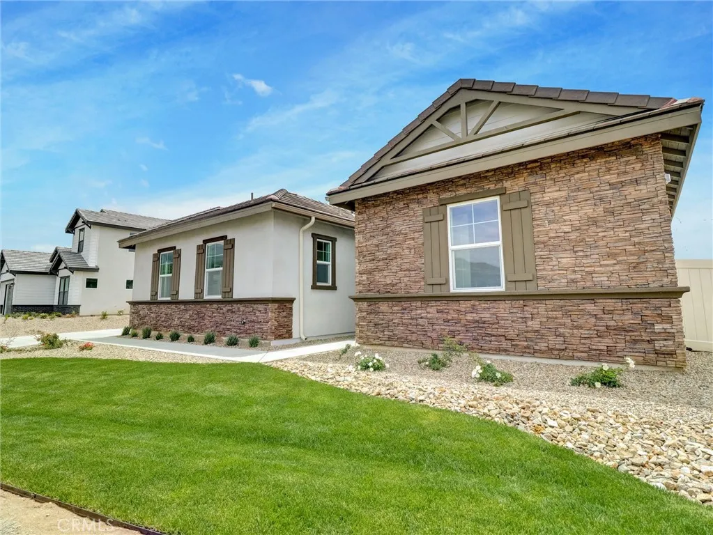 35887 Wildwood Crest Drive, Yucaipa, California 92399 home-pic-1