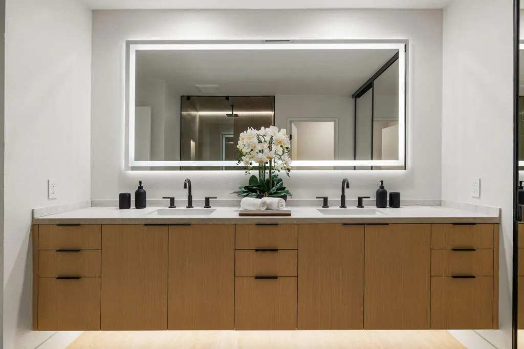 14 master bath vanity old