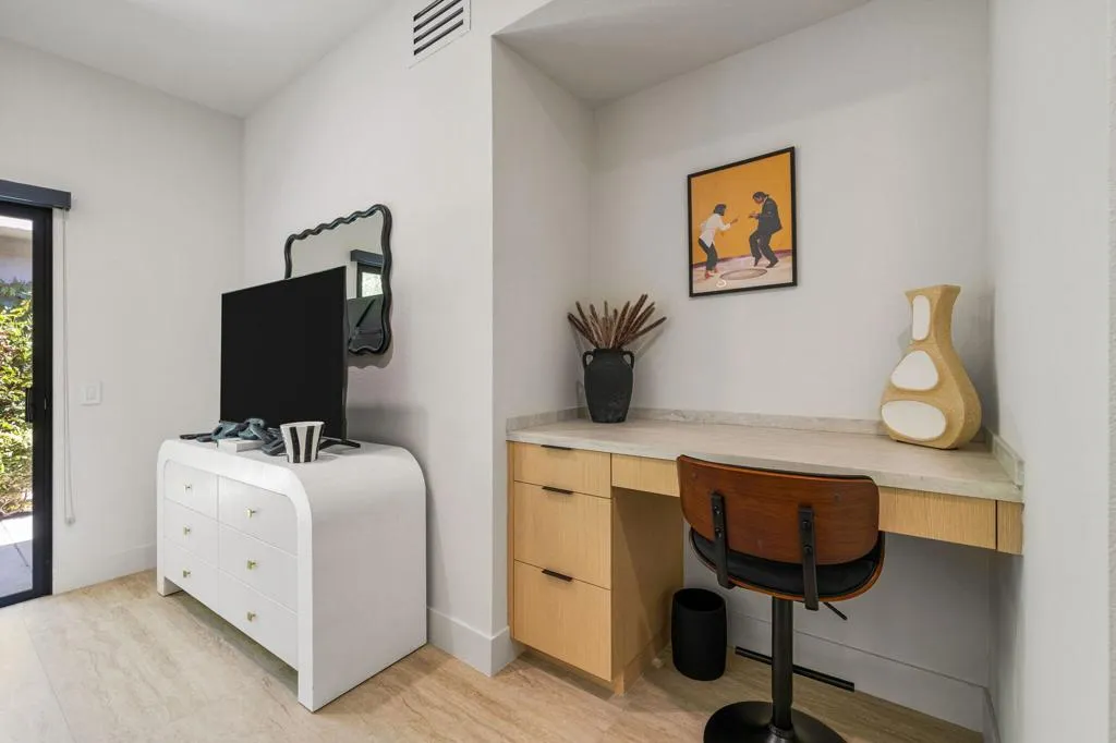 9 master desk tv