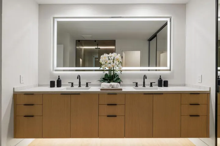 14 master bath vanity old