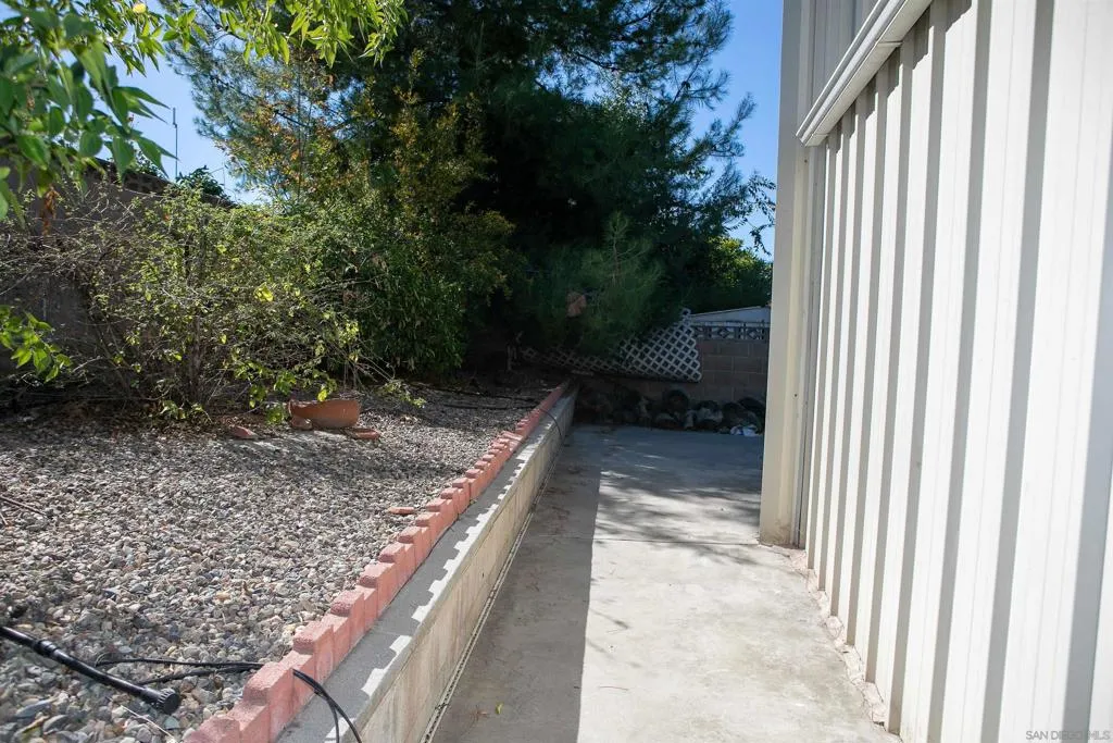 1731 Brady Ln, Hemet, California 92544 home-pic-21