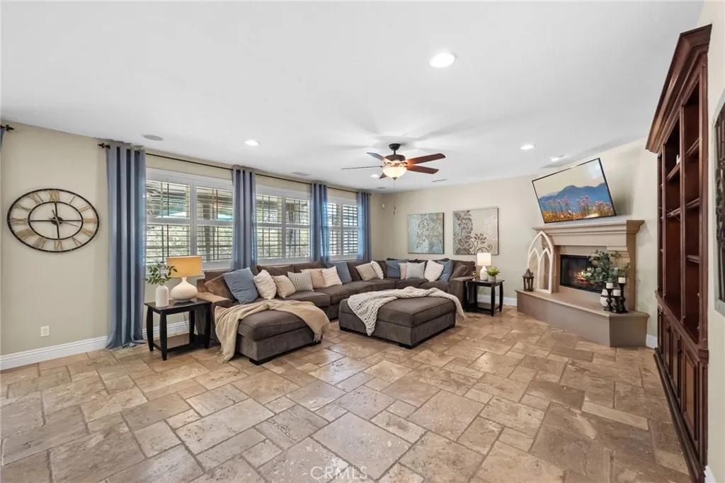 46331 Hunter Trail, Temecula, California 92592 home-pic-14
