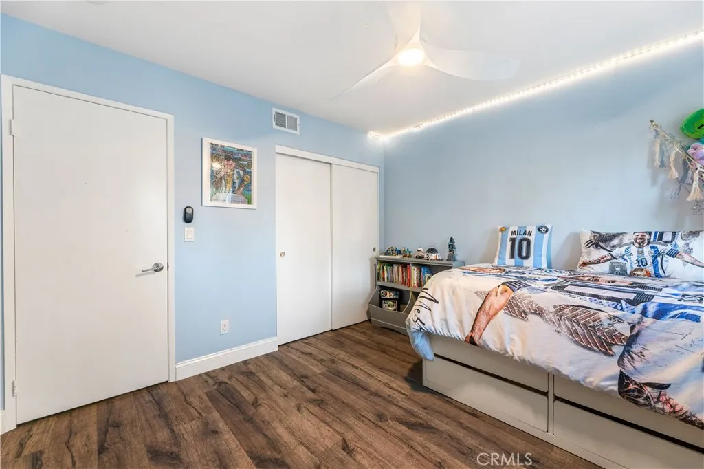 18146 Oxnard 48, Tarzana, California 91356 home-pic-31
