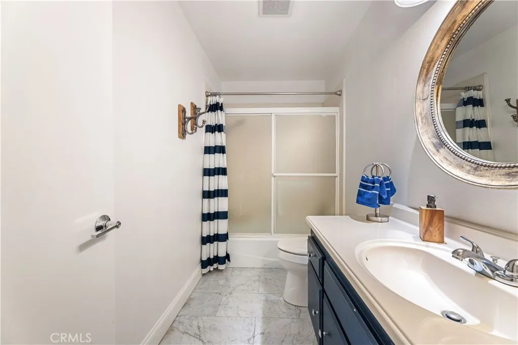 18146 Oxnard 48, Tarzana, California 91356 home-pic-28