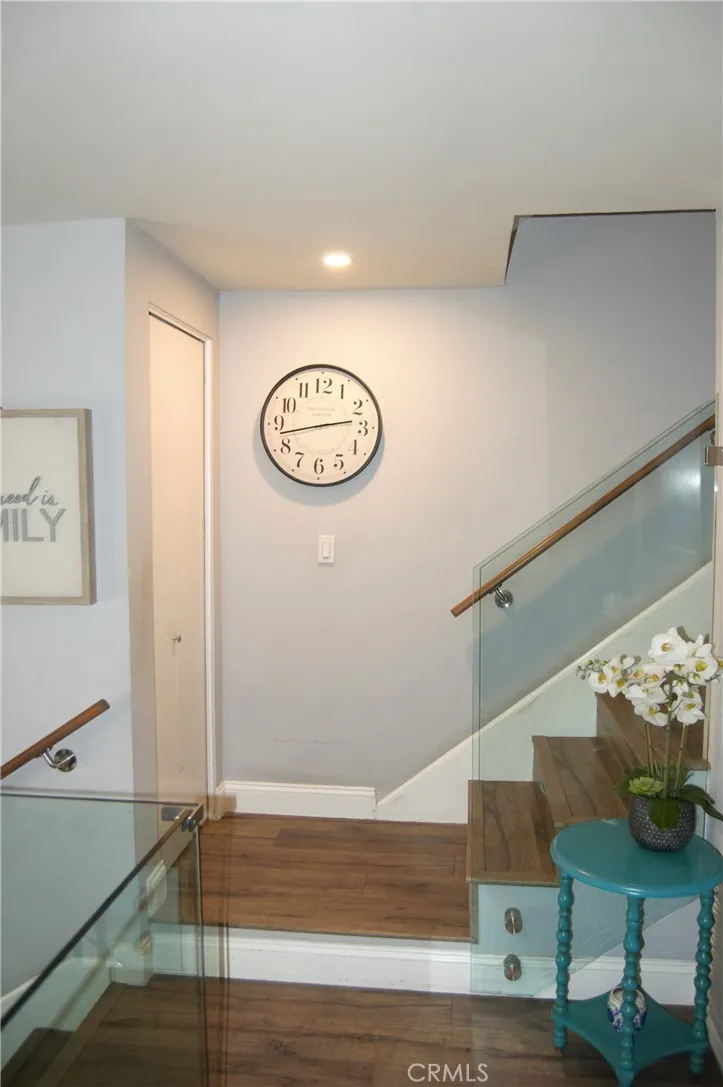 18146 Oxnard 48, Tarzana, California 91356 home-pic-34