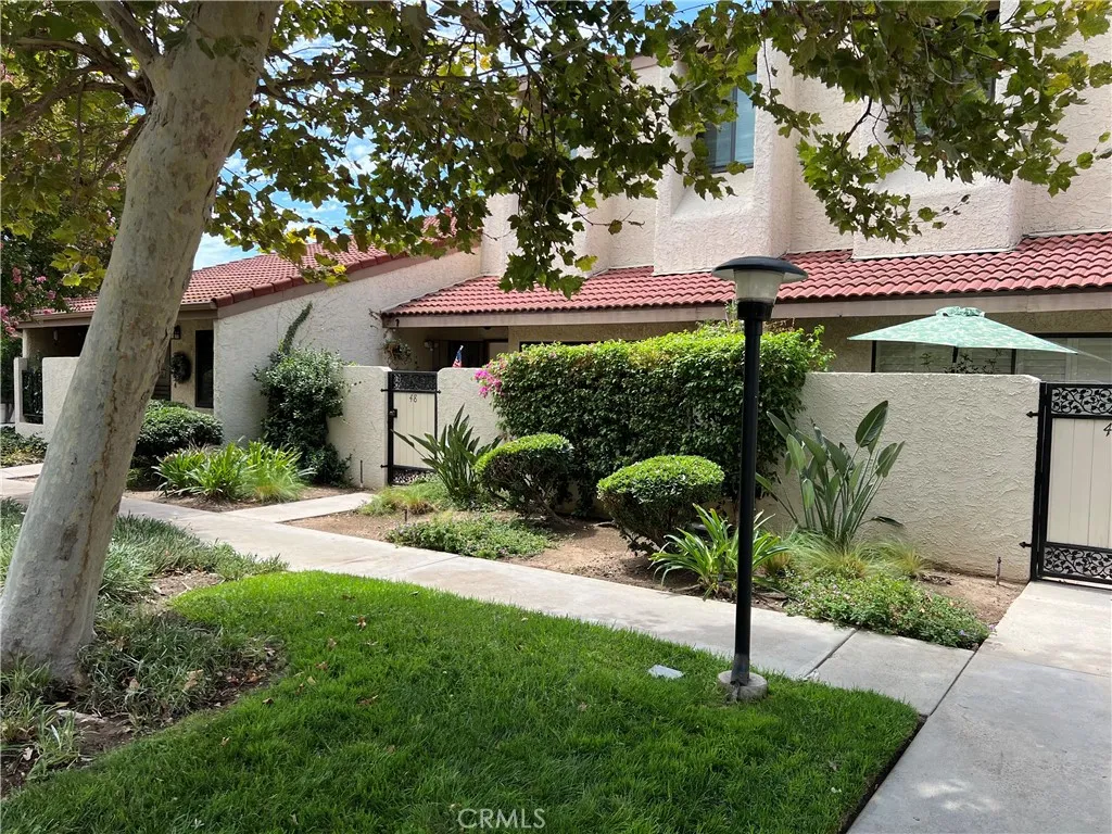 18146 Oxnard 48, Tarzana, California 91356 home-pic-40