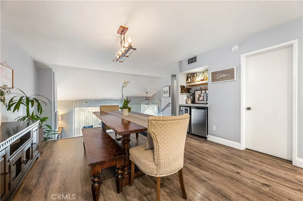 18146 Oxnard 48, Tarzana, California 91356 home-pic-8