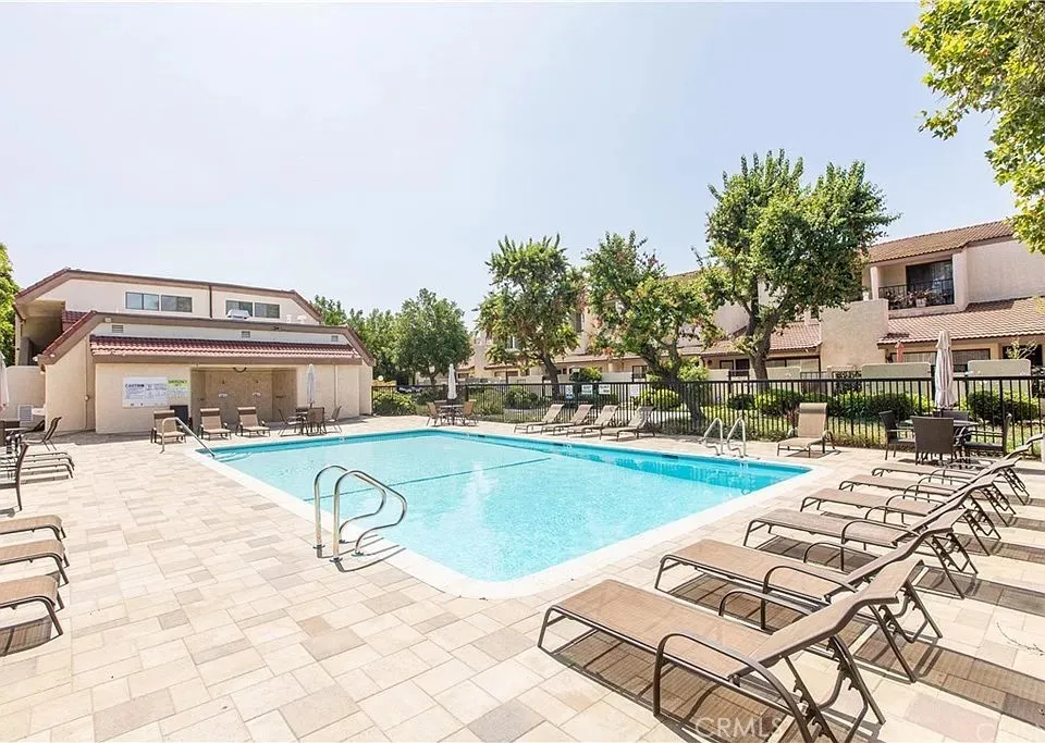 18146 Oxnard 48, Tarzana, California 91356 home-pic-43