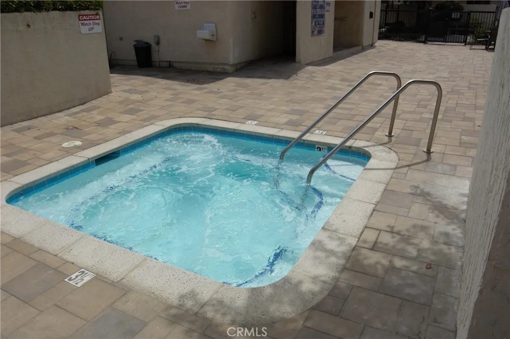 18146 Oxnard 48, Tarzana, California 91356 home-pic-45
