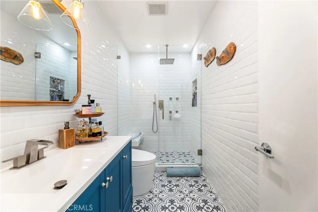 18146 Oxnard 48, Tarzana, California 91356 home-pic-22