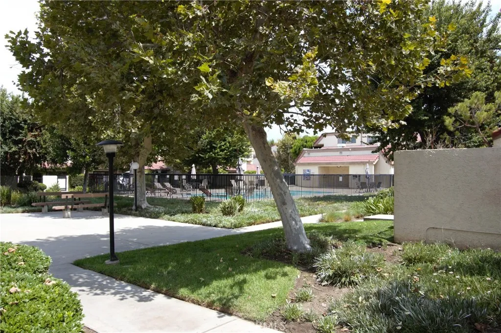 18146 Oxnard 48, Tarzana, California 91356 home-pic-41