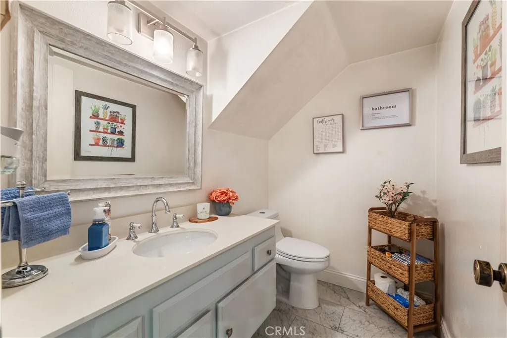 18146 Oxnard 48, Tarzana, California 91356 home-pic-16