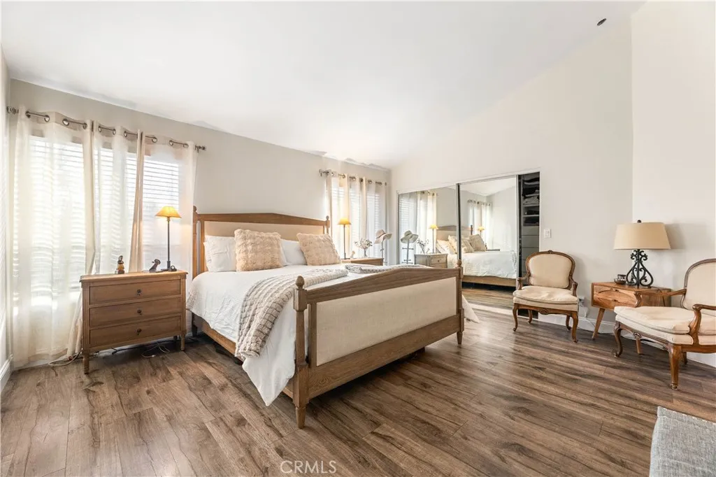 18146 Oxnard 48, Tarzana, California 91356 home-pic-17