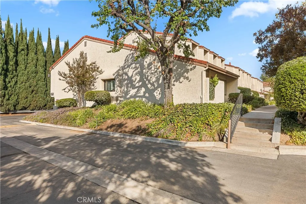 18146 Oxnard 48, Tarzana, California 91356 home-pic-50