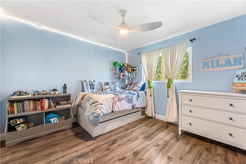 18146 Oxnard 48, Tarzana, California 91356 home-pic-29