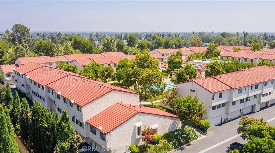 18146 Oxnard 48, Tarzana, California 91356 home-pic-49