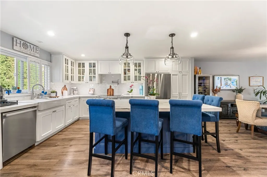 18146 Oxnard 48, Tarzana, California 91356 home-pic-9