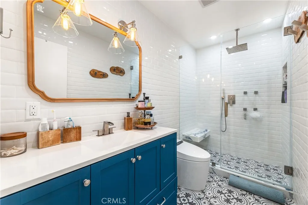18146 Oxnard 48, Tarzana, California 91356 home-pic-21