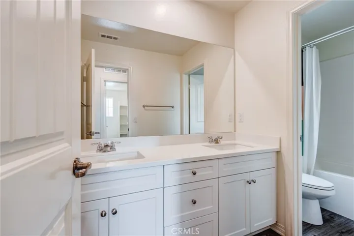 2nd bathroom~upstairs