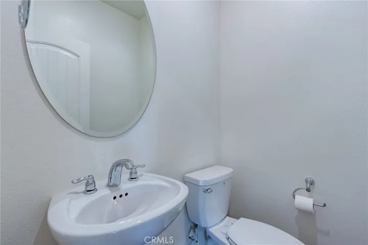 Downstairs 1/2 bathroom