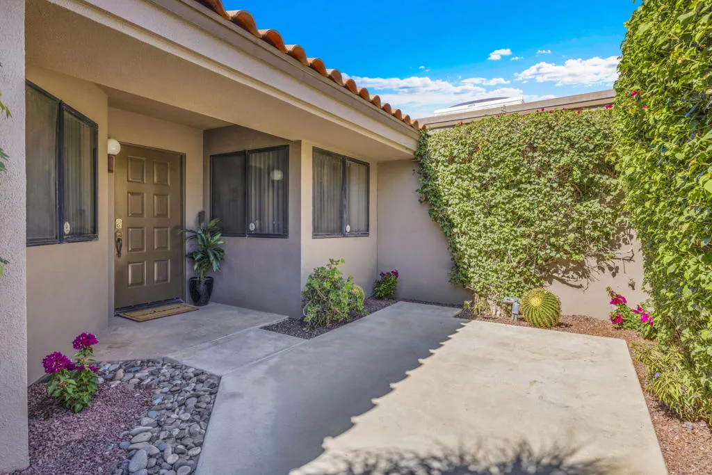 38873 Palm Valley Drive, Palm Desert, California 92211 home-pic-2