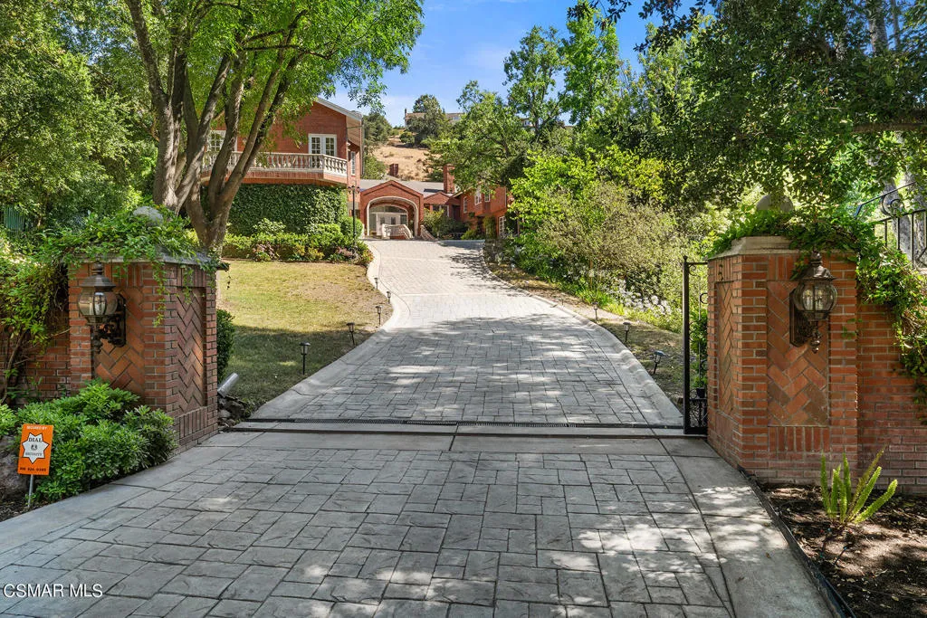 31640 Saddletree Drive, Westlake Village, California 91361 home-pic-1