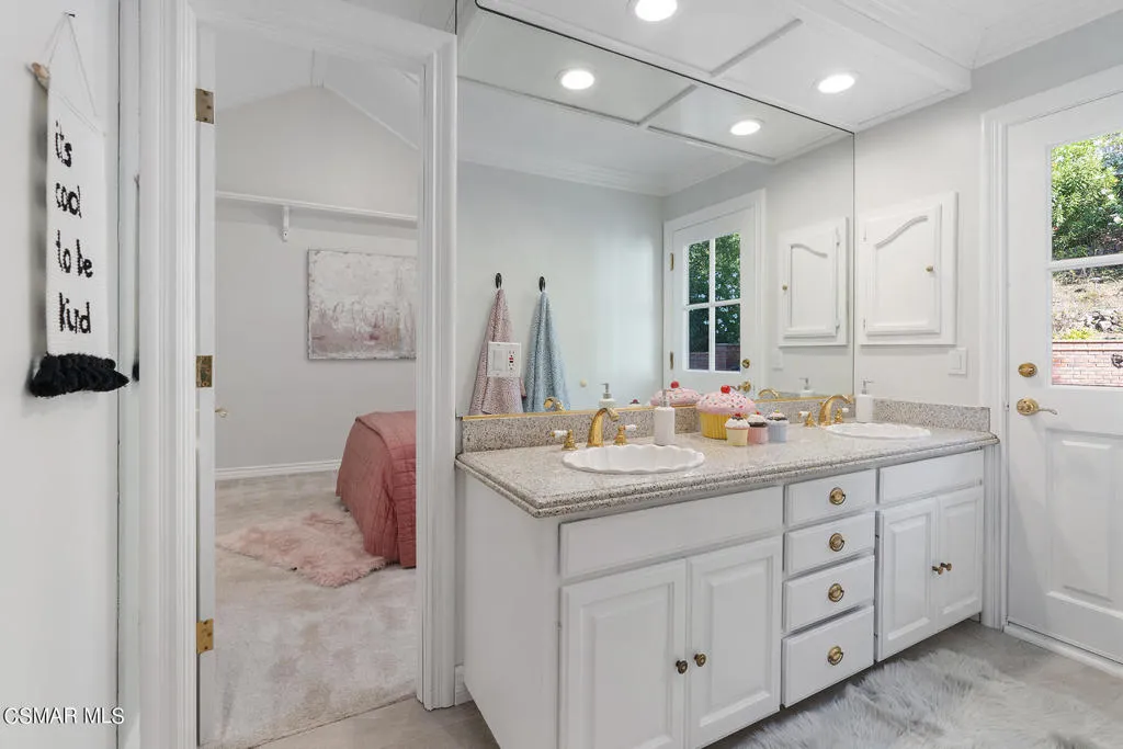 31640 Saddletree Drive, Westlake Village, California 91361 home-pic-35