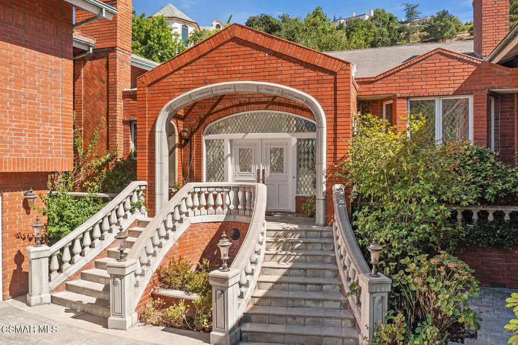 31640 Saddletree Drive, Westlake Village, California 91361 home-pic-3