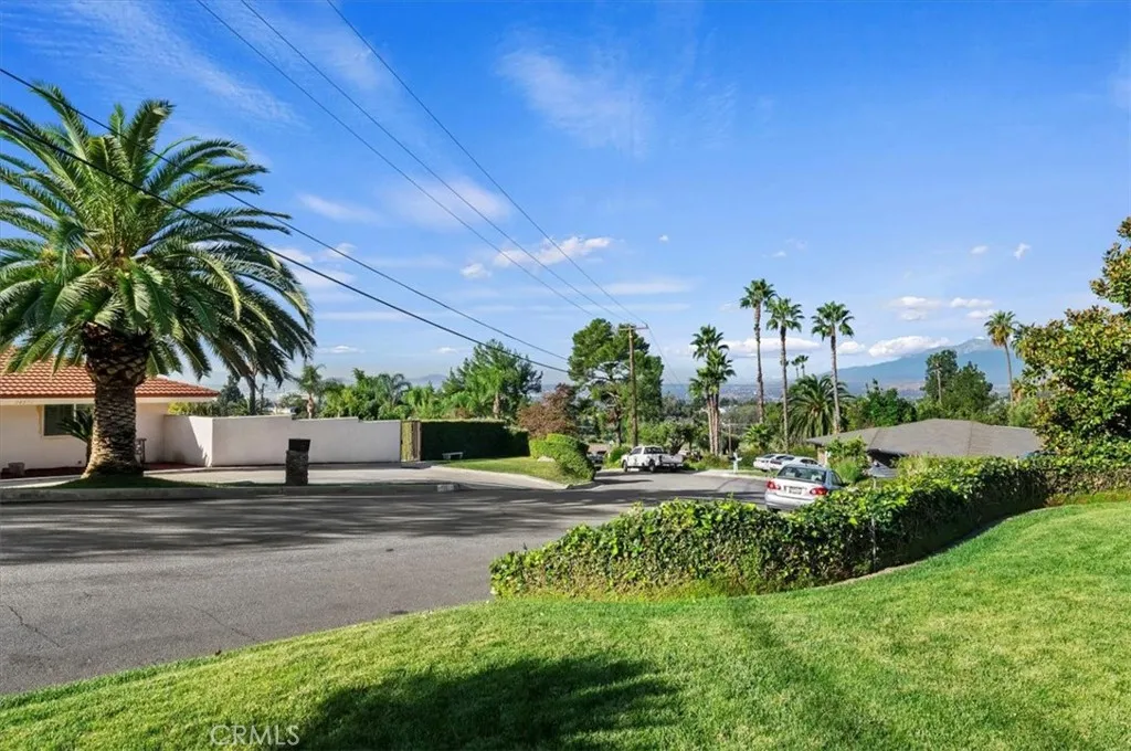 28680 Live Oak, Highland, California 92346 home-pic-9