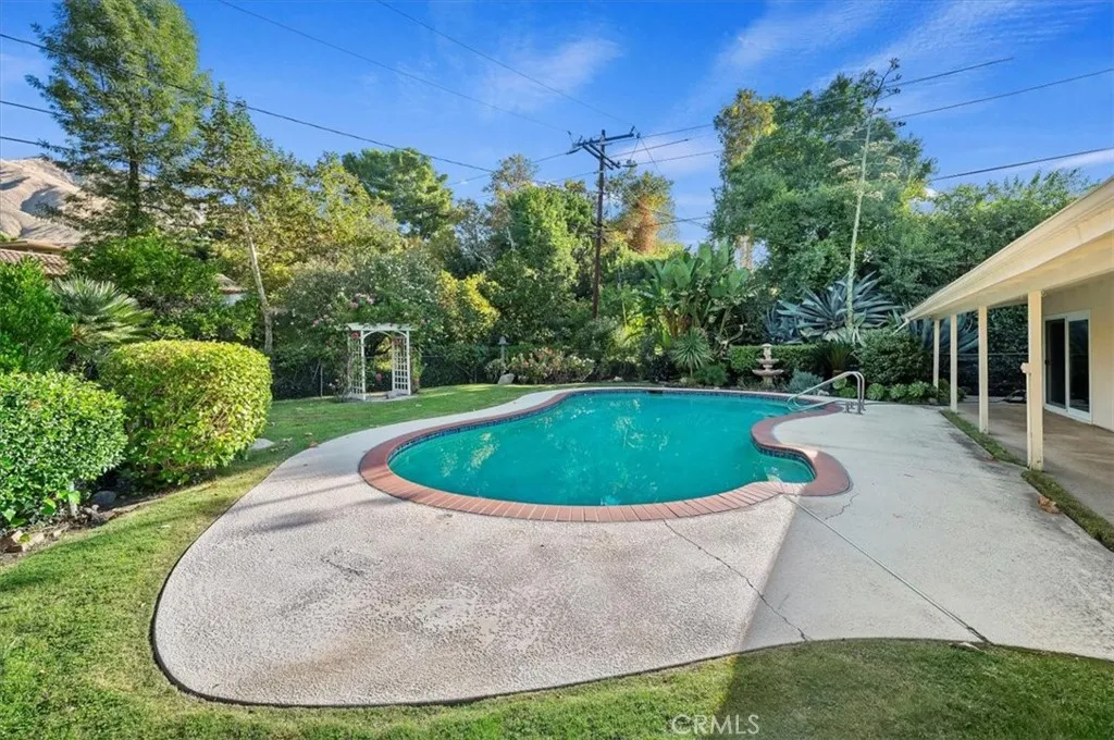28680 Live Oak, Highland, California 92346 home-pic-35