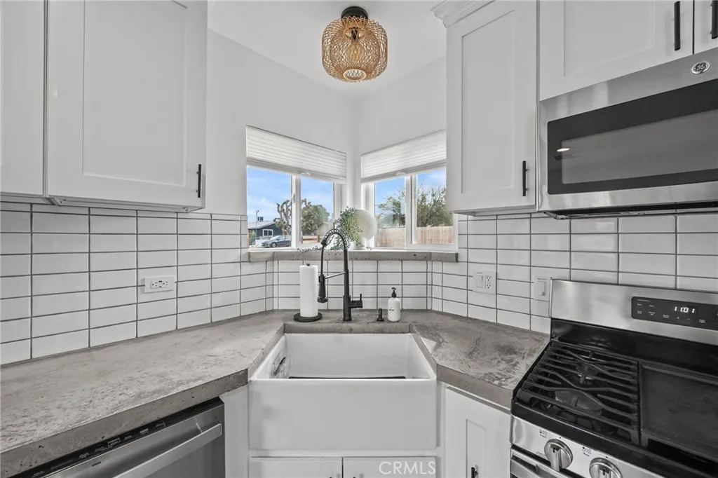 55585 Onaga, Yucca Valley, California 92284 home-pic-13