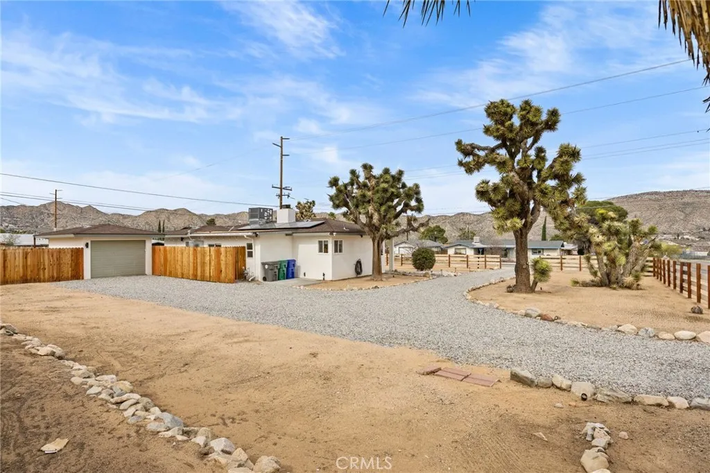 55585 Onaga, Yucca Valley, California 92284 home-pic-36