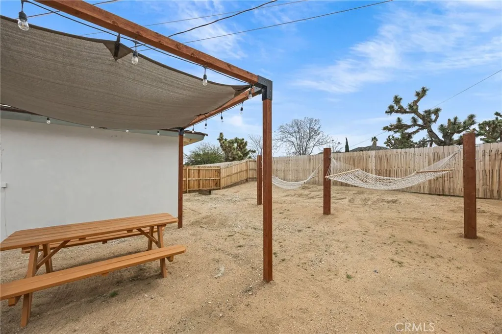55585 Onaga, Yucca Valley, California 92284 home-pic-28