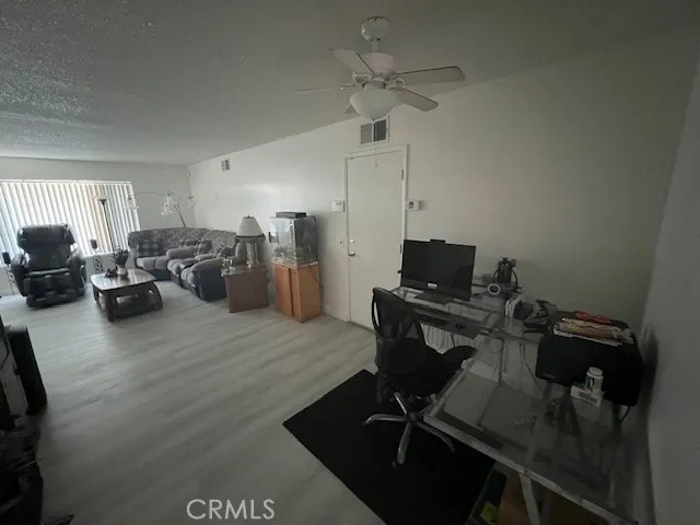 1140 Amberwood Drive, Hemet, California 92543 home-pic-15