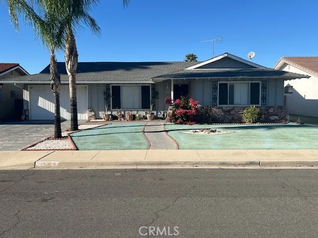 1140 Amberwood Drive, Hemet, California 92543 home-pic-0