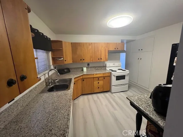 1140 Amberwood Drive, Hemet, California 92543 home-pic-16
