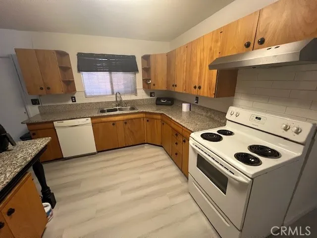 1140 Amberwood Drive, Hemet, California 92543 home-pic-18