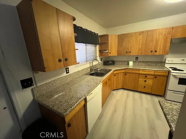 1140 Amberwood Drive, Hemet, California 92543 home-pic-19