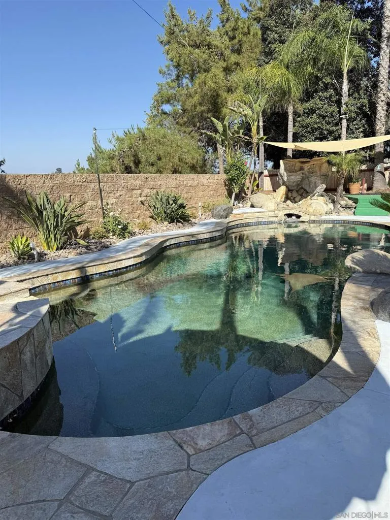 , Escondido, California 92029 home-pic-2