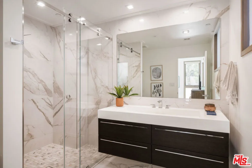 132 N Swall Drive 101, Los Angeles, California 90048 home-pic-9