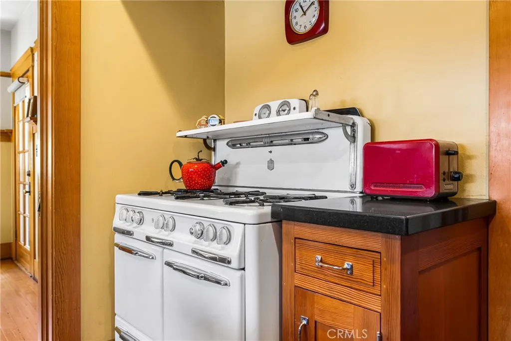155 N Cleveland Street, Orange, California 92866 home-pic-10