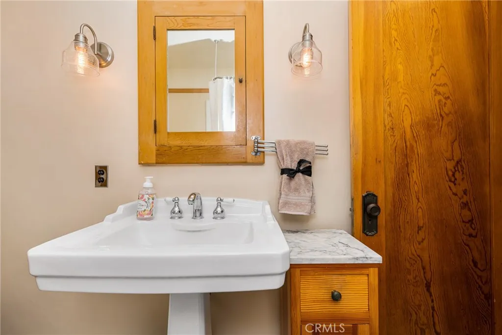 155 N Cleveland Street, Orange, California 92866 home-pic-27