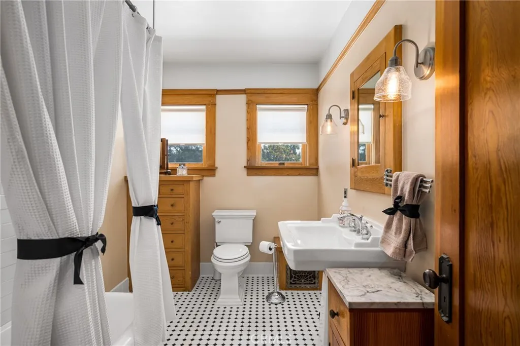 155 N Cleveland Street, Orange, California 92866 home-pic-26
