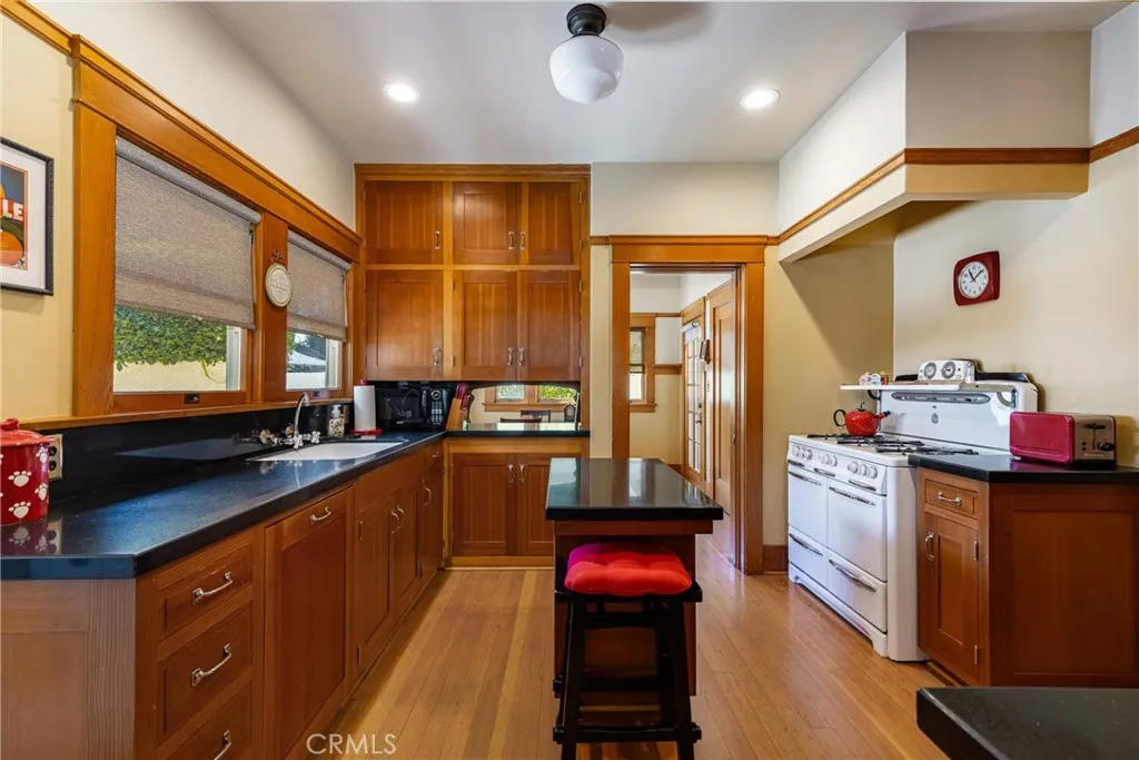 155 N Cleveland Street, Orange, California 92866 home-pic-9