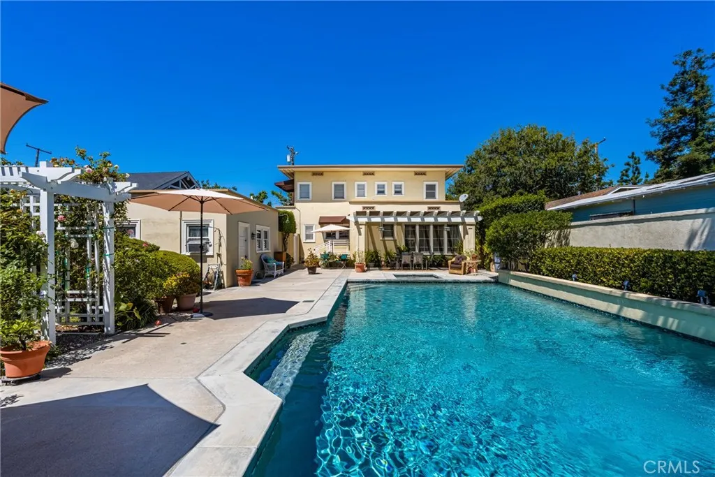 155 N Cleveland Street, Orange, California 92866 home-pic-1